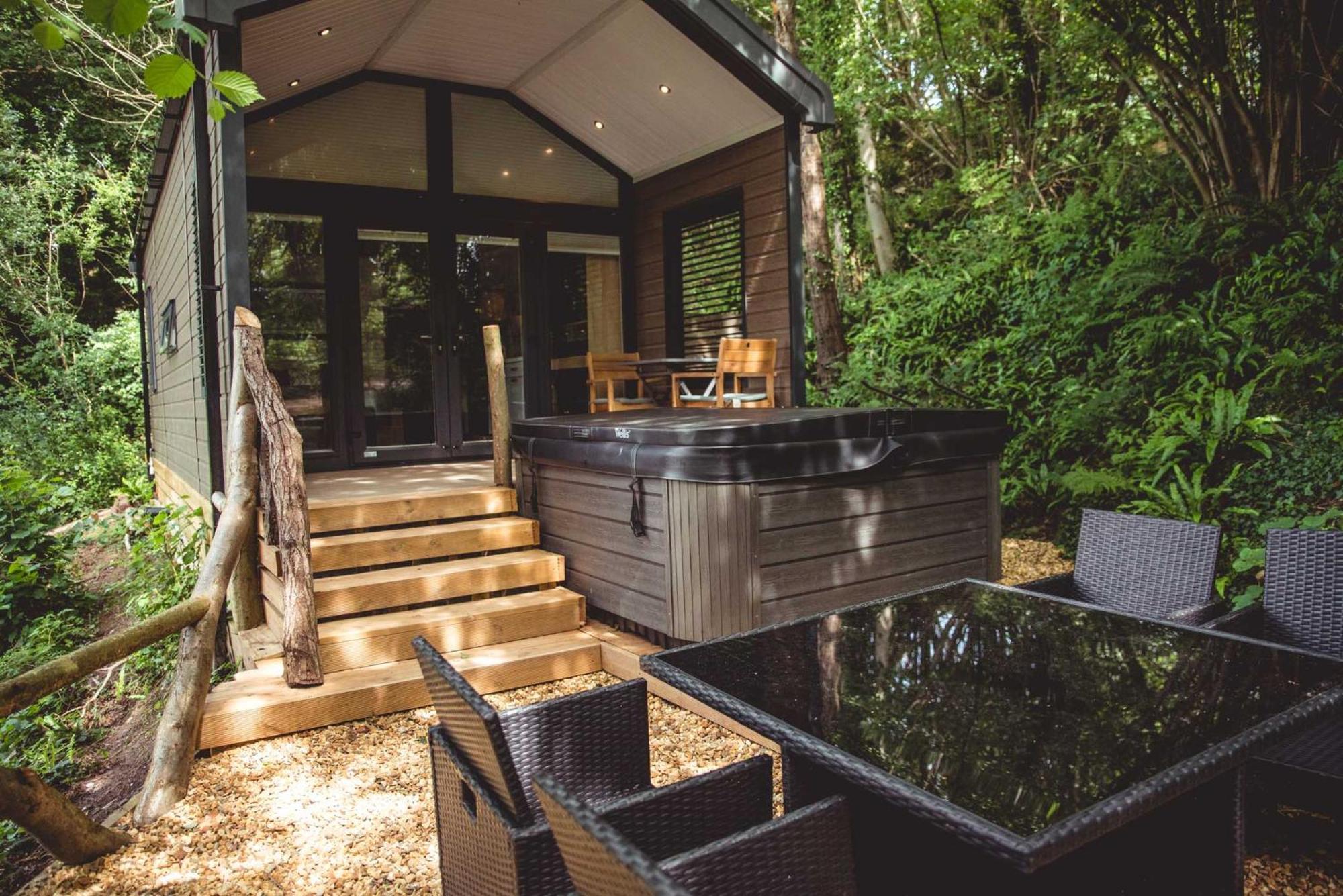 Herons Lake Retreat Hot Tub Lodges Caerwys Exteriör bild