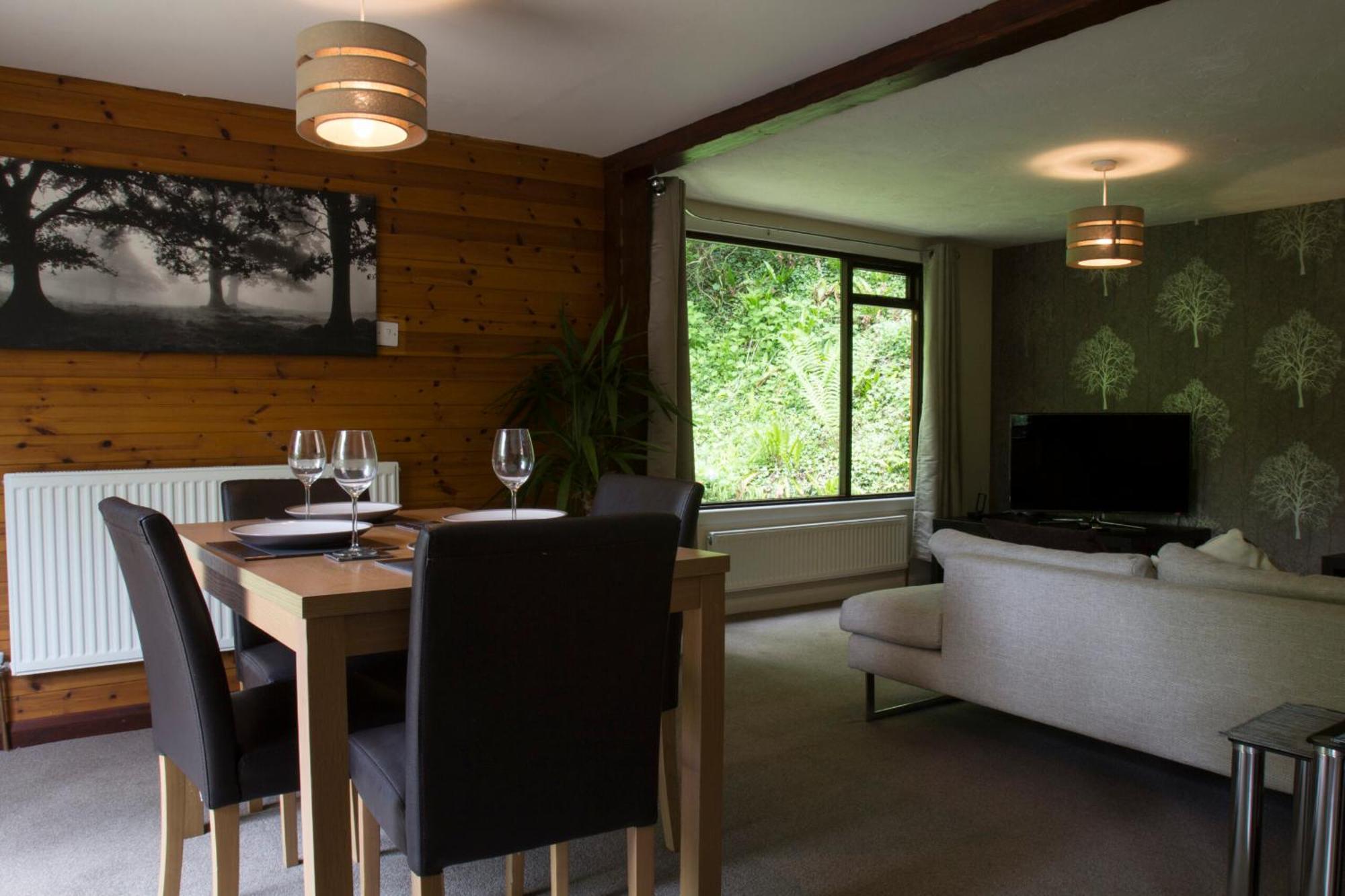 Herons Lake Retreat Hot Tub Lodges Caerwys Exteriör bild