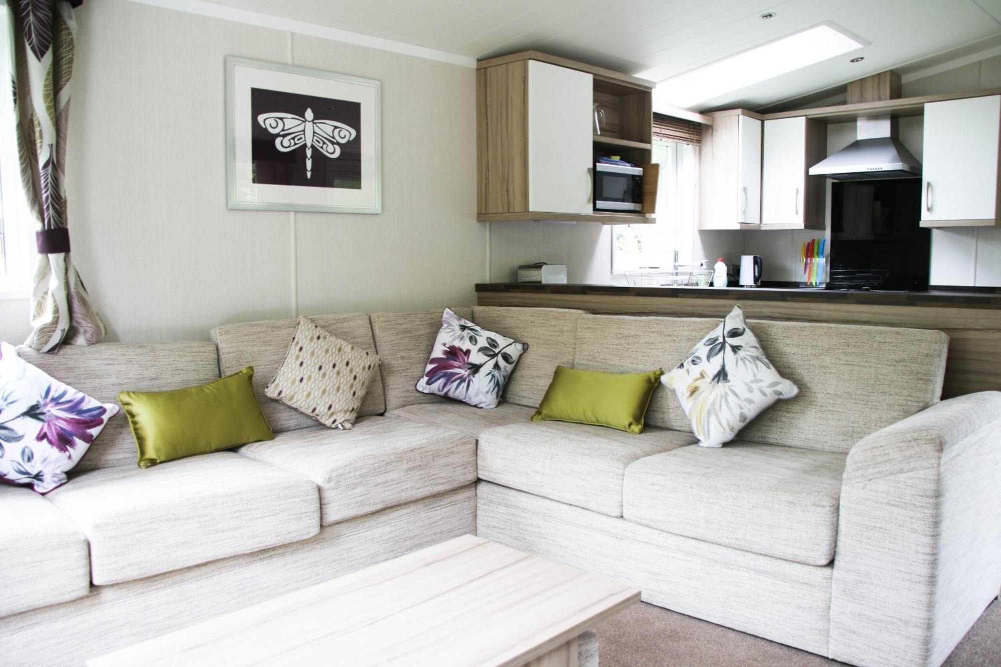 Herons Lake Retreat Hot Tub Lodges Caerwys Exteriör bild