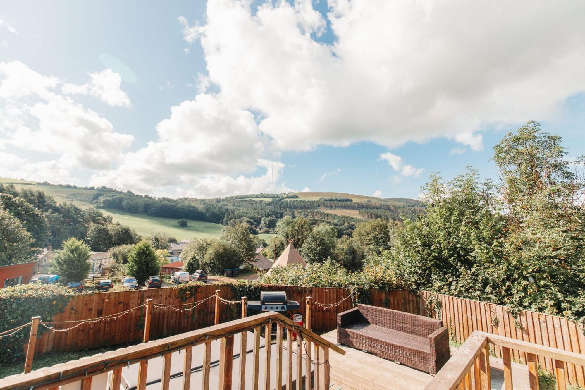 Herons Lake Retreat Hot Tub Lodges Caerwys Rum bild